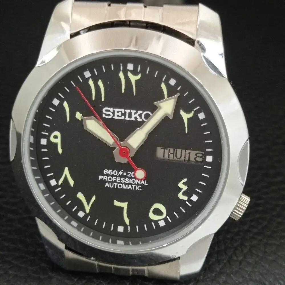 Vintage 1990 Seiko Automatic Mens Silver Watch W/daydate & White accents